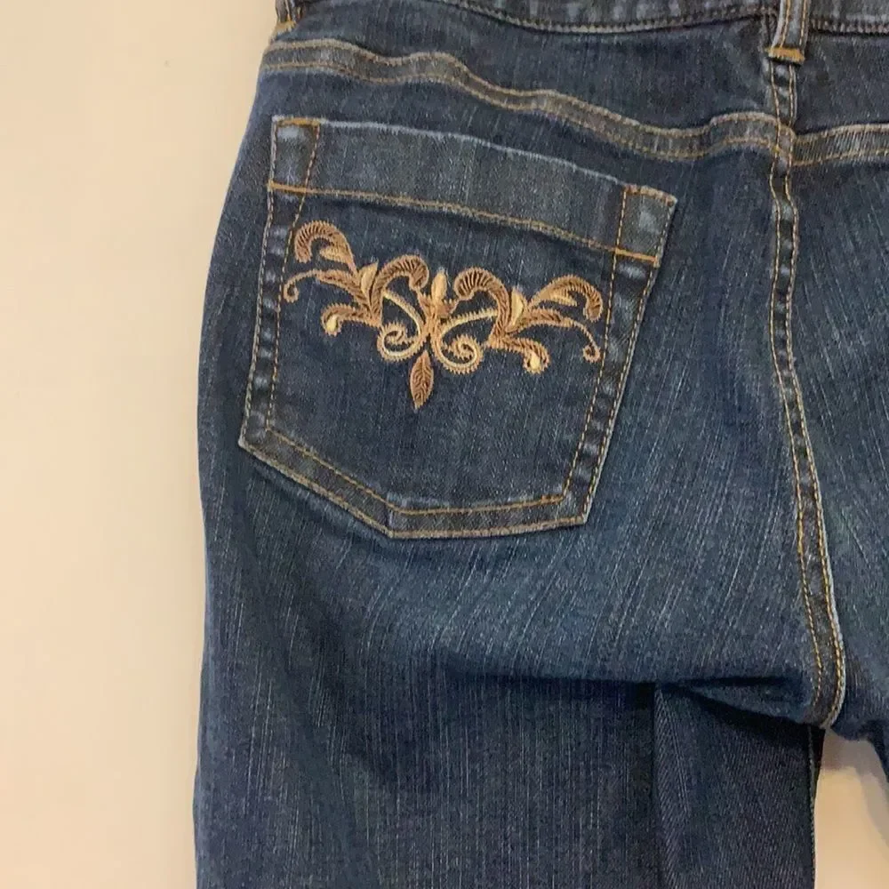 Ann Taylor size 8 denim jeans with embellished back pockets. Inseam 27” EUC